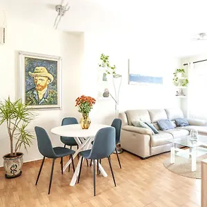 Apartment Cozy 2 Bedroom On Rincon Dorado- Air Conditioning, Netflix, Roku Tv, Torremolinos